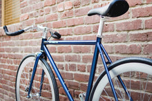 Carica l'immagine nel visualizzatore di Gallery, November